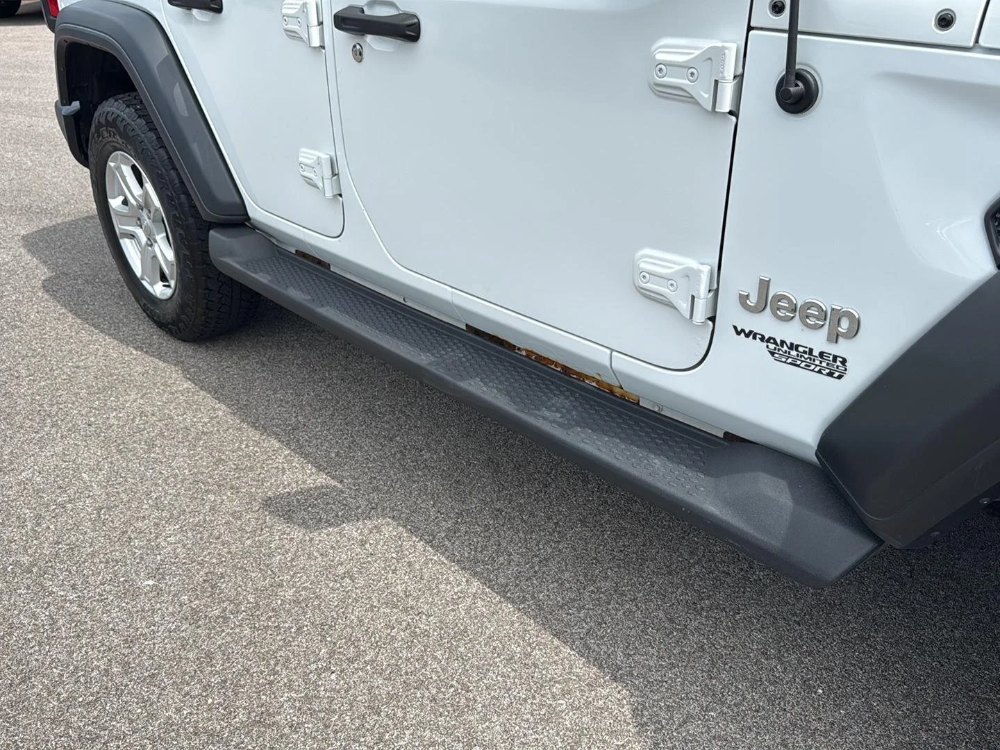 Used 2018 Bright White Clearcoat Jeep Sport S image 20
