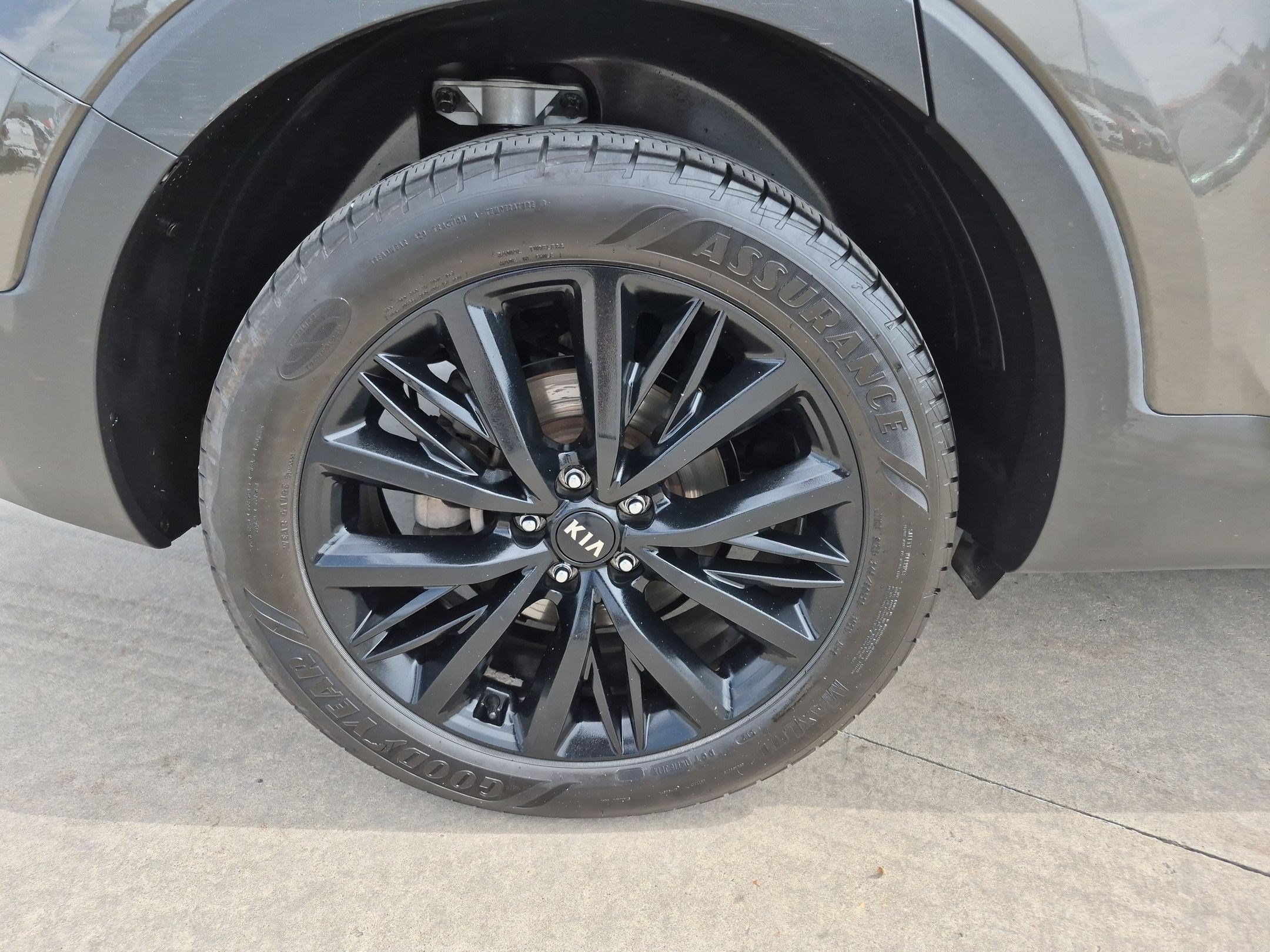 Used 2020 Dark Moss Kia SX image 12