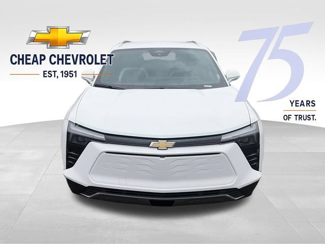 Used 2024 Summit White Chevrolet LT image 8