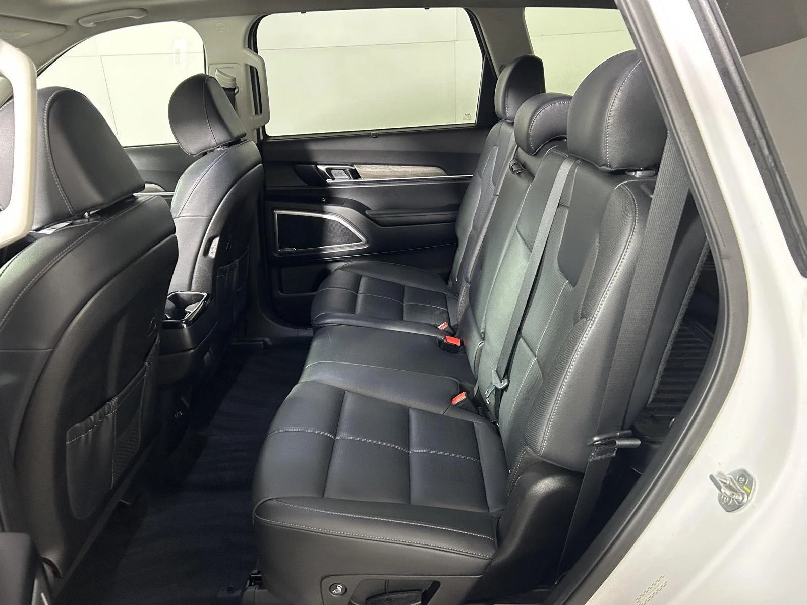Used 2022 White Pearl Kia EX image 15