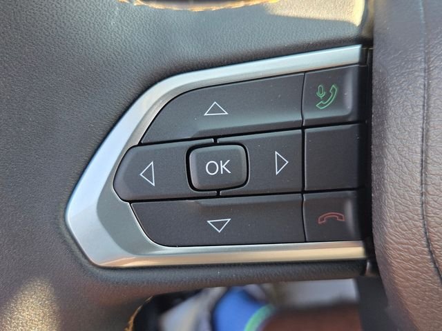 New 2026 Diamond Black Crystal Pearlcoat Jeep Latitude image 25