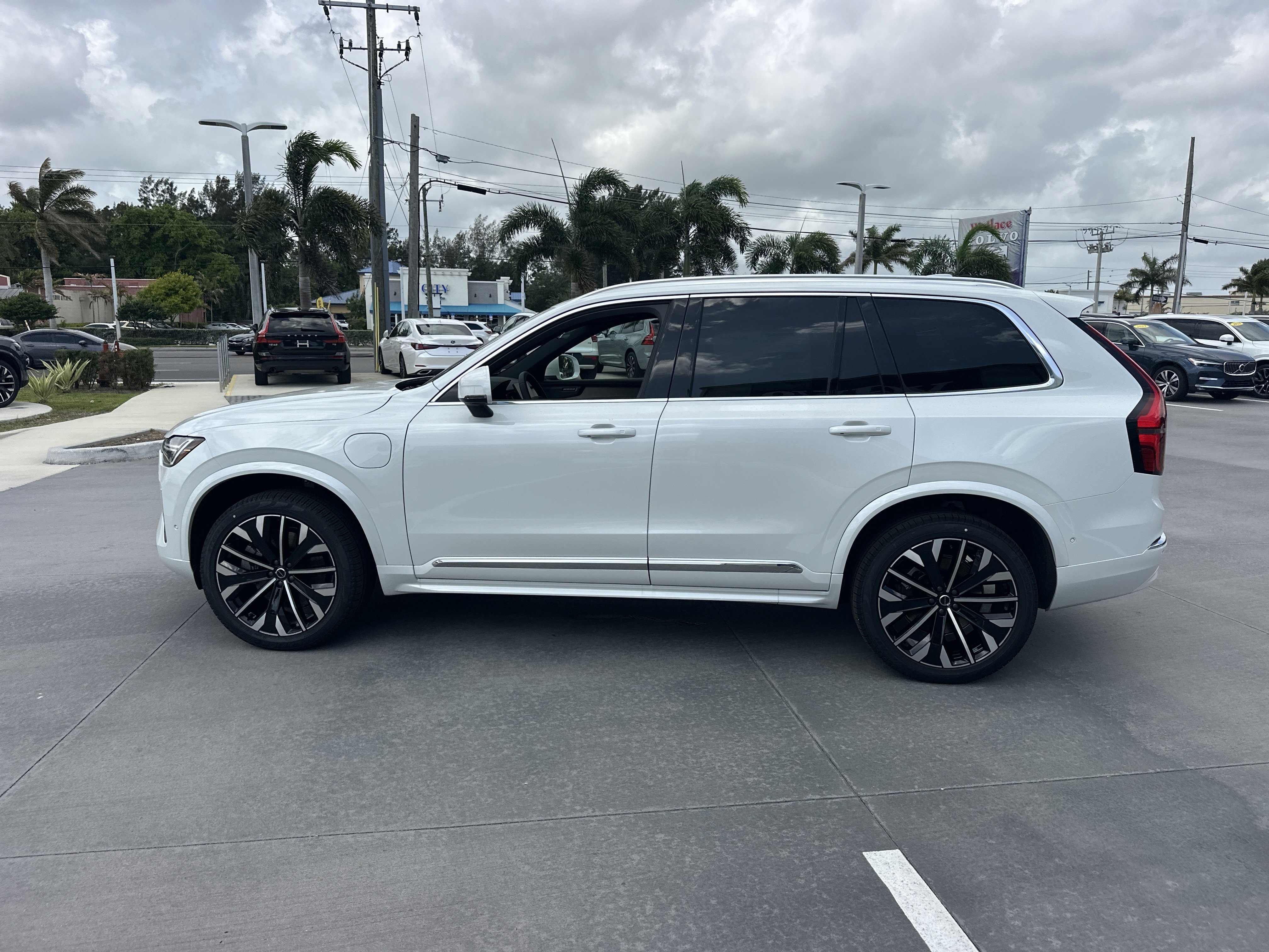 New 2026 Crystal White Volvo Ultra image 10
