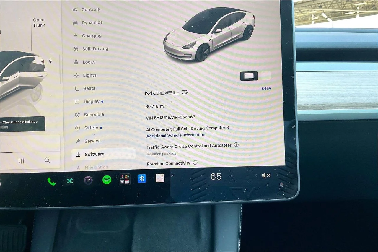 Used 2023  Tesla Base image 11