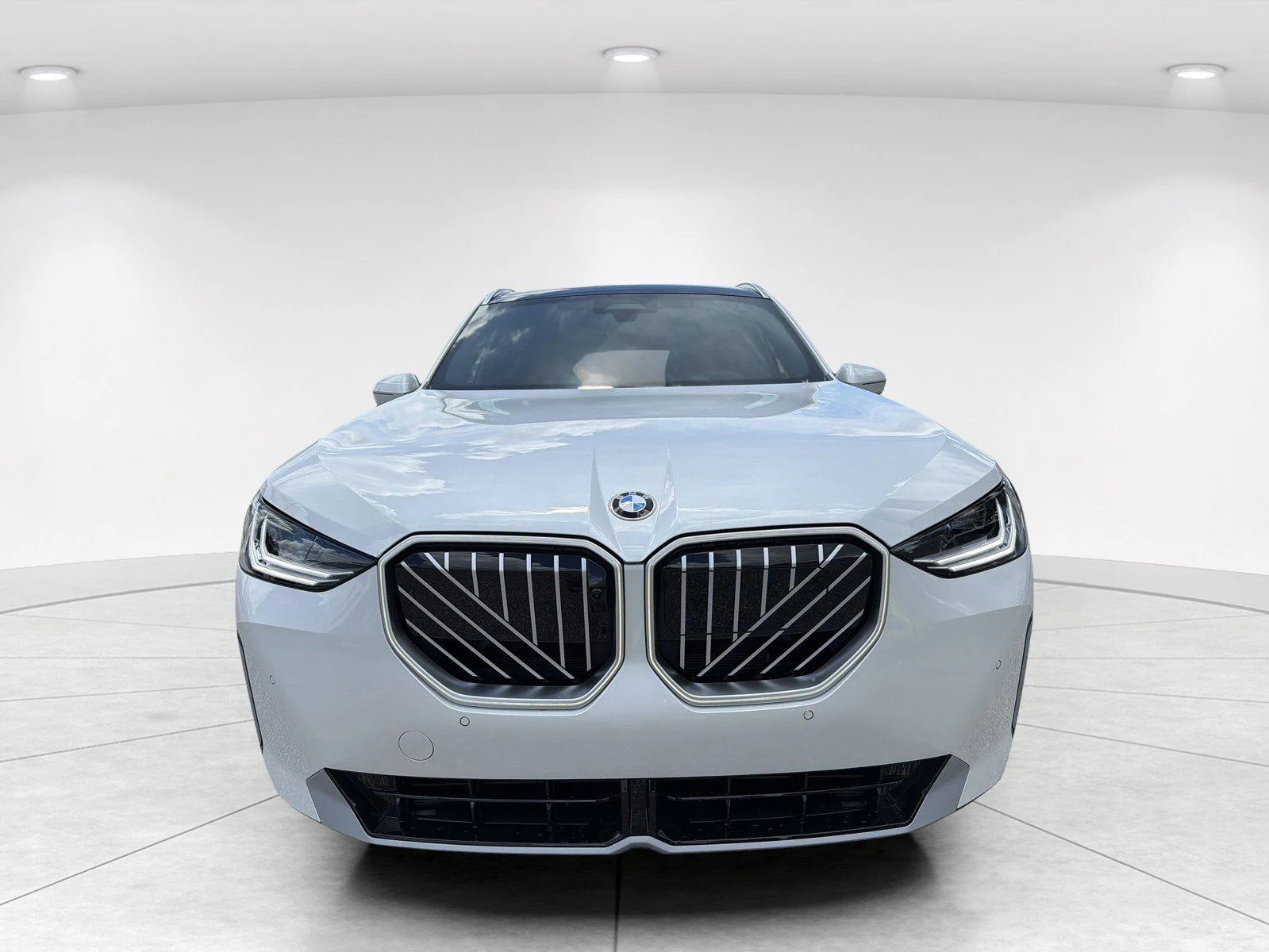 New 2026 Mineral White Metallic BMW 30 xDrive image 2