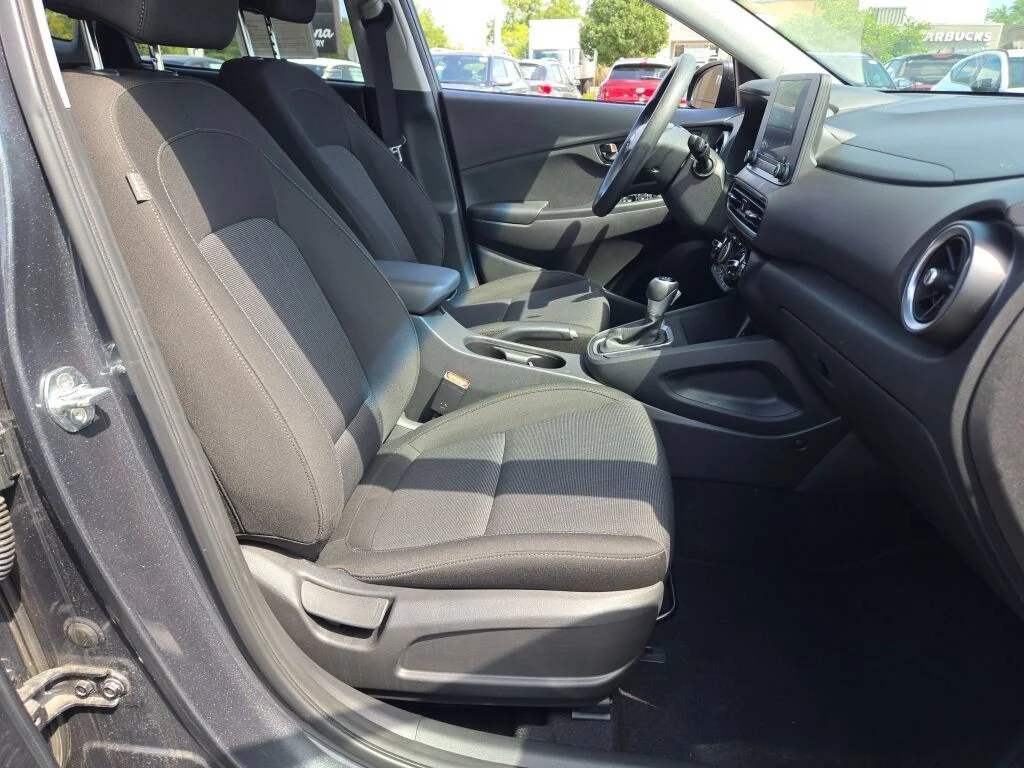 Used 2022 Gray Hyundai SEL image 4