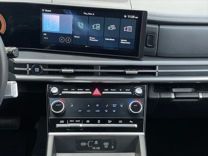 Used 2025 Phantom Black Hyundai SEL image 33
