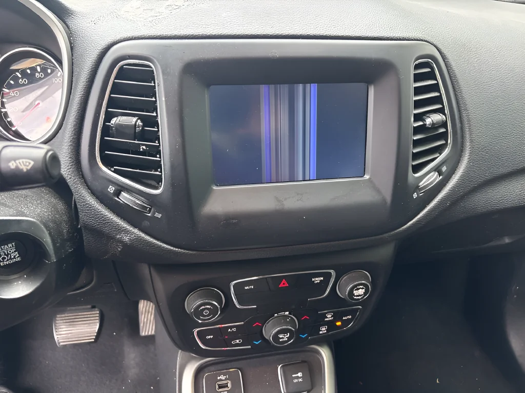 Used 2021 Crystal Metallic Jeep Latitude image 17