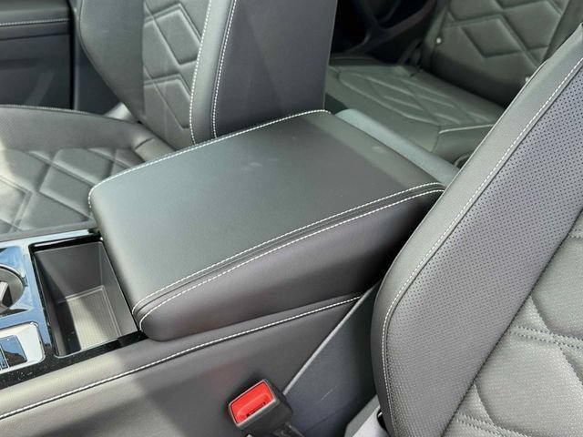 New 2026 Green Volkswagen 2.0T SE w/Technology image 27