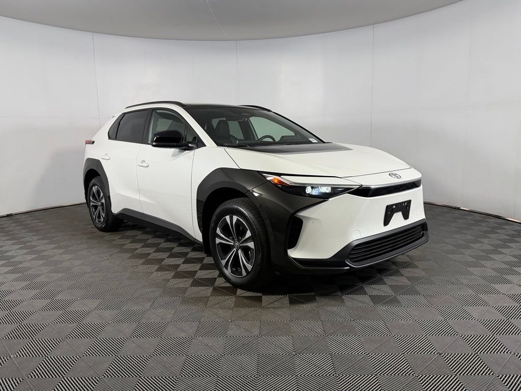 Used 2025 Beige Toyota XLE image 5