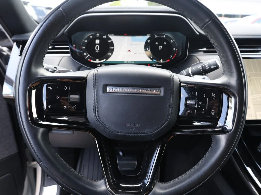 Used 2023 White Land Rover SE Dynamic image 36