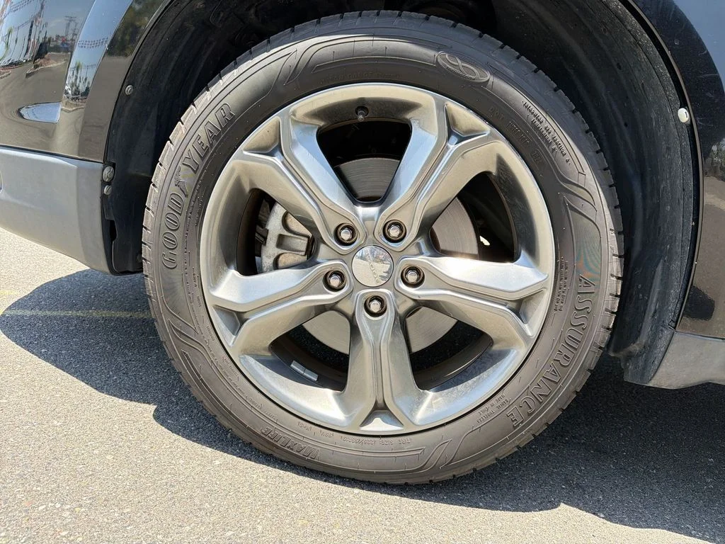 Used 2017 Black Dodge Crossroad image 17