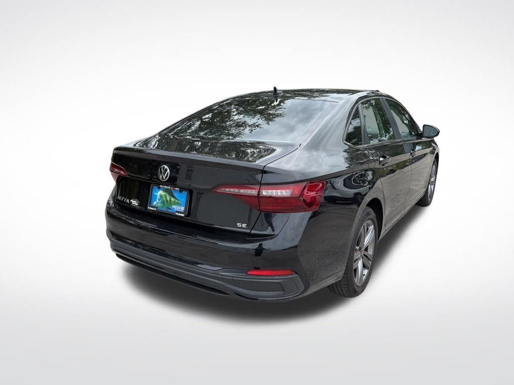 Certified Used 2023 Black Volkswagen 1.5T SE image 5