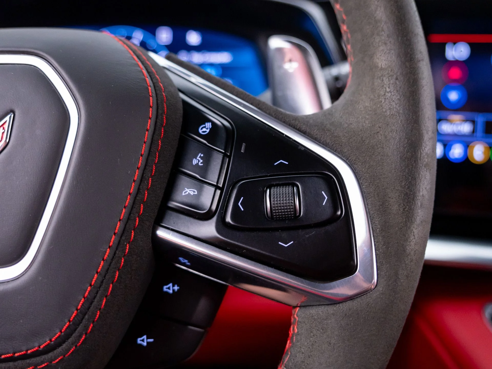Used 2020 White Chevrolet Stingray image 29