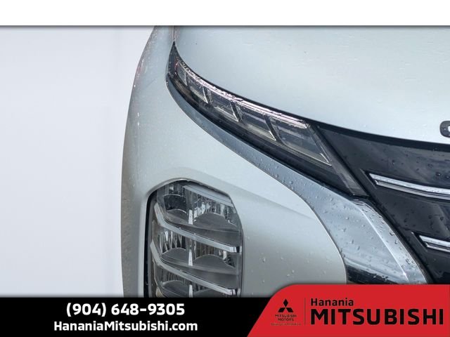 Used 2025 White Mitsubishi SE image 9