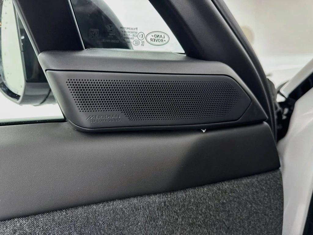 New 2026 Fuji White Land Rover Dynamic SE image 19
