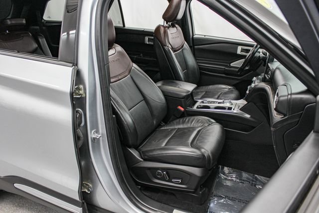 Used 2020 Silver Metallic Ford Platinum image 24