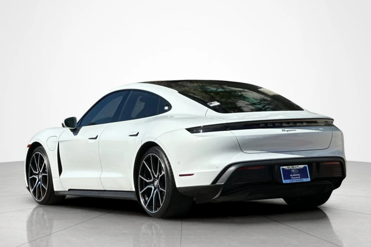 Used 2023 White Porsche Base image 3