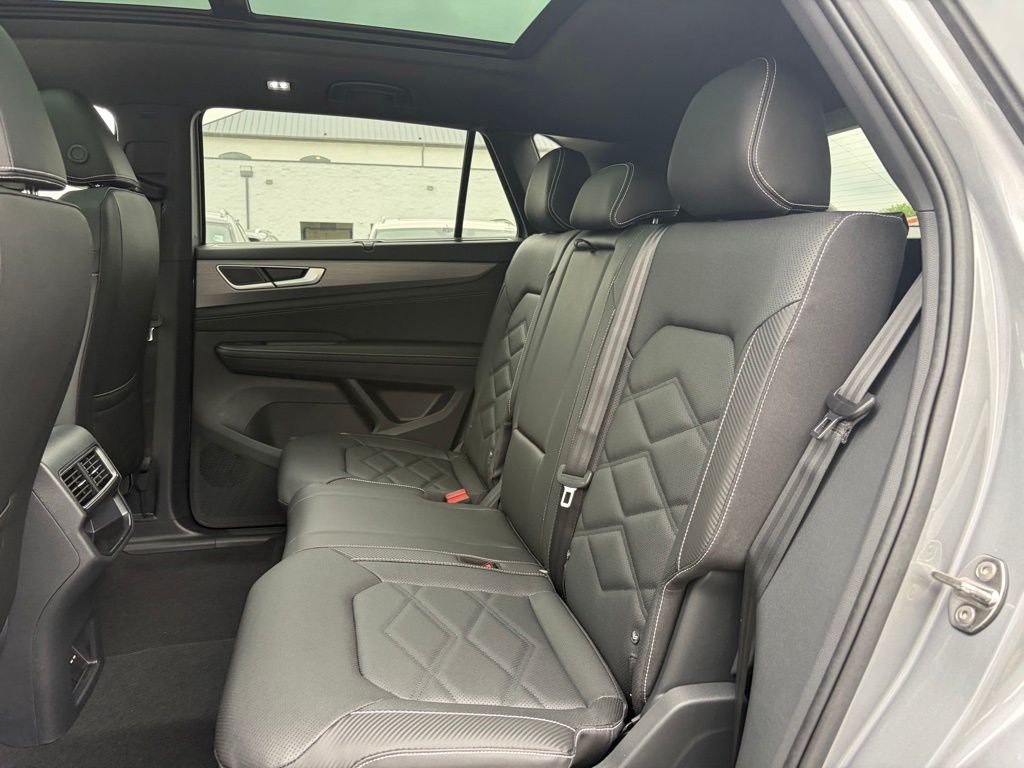 New 2026 Silver Mist Metallic Volkswagen 2.0T SE w/Technology image 22