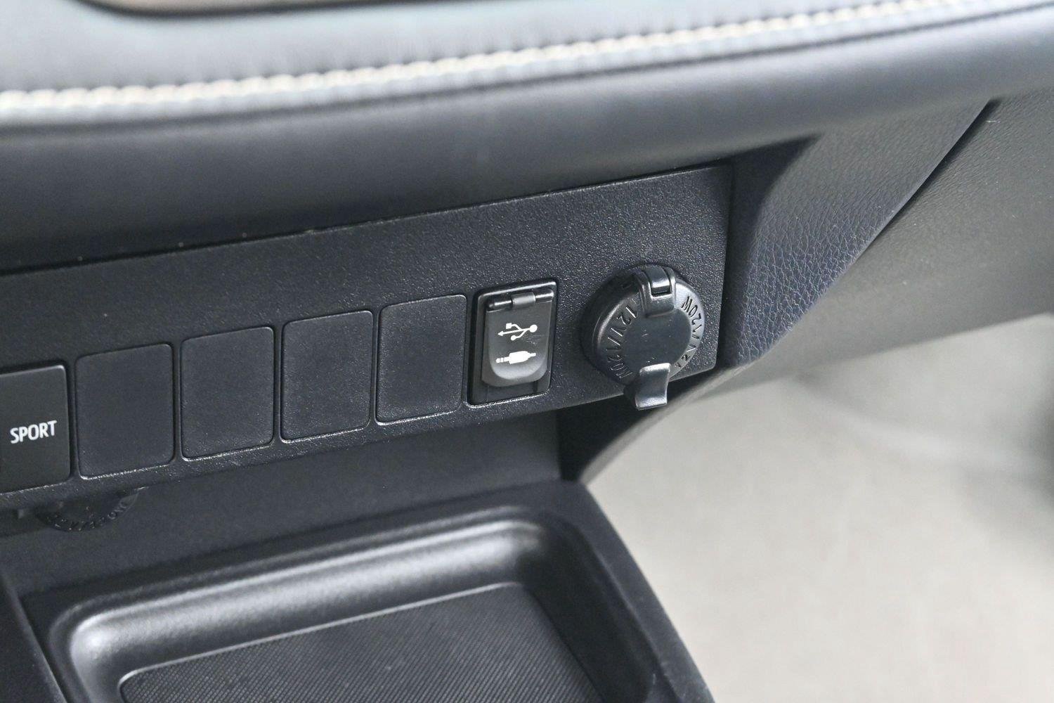 Used 2015 Super White Toyota XLE image 23