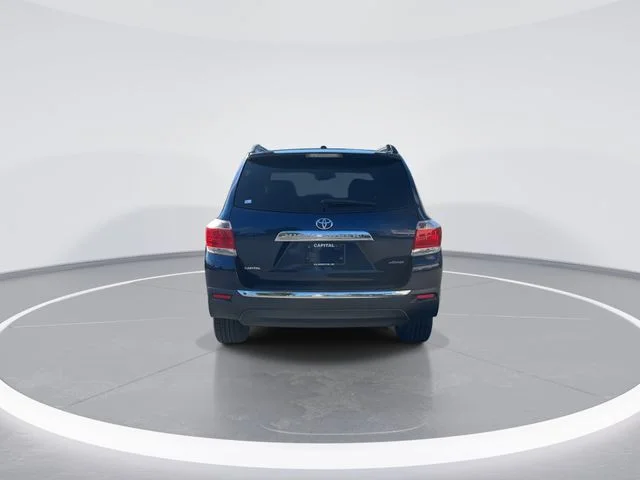 Used 2013 Blue Toyota Limited image 6