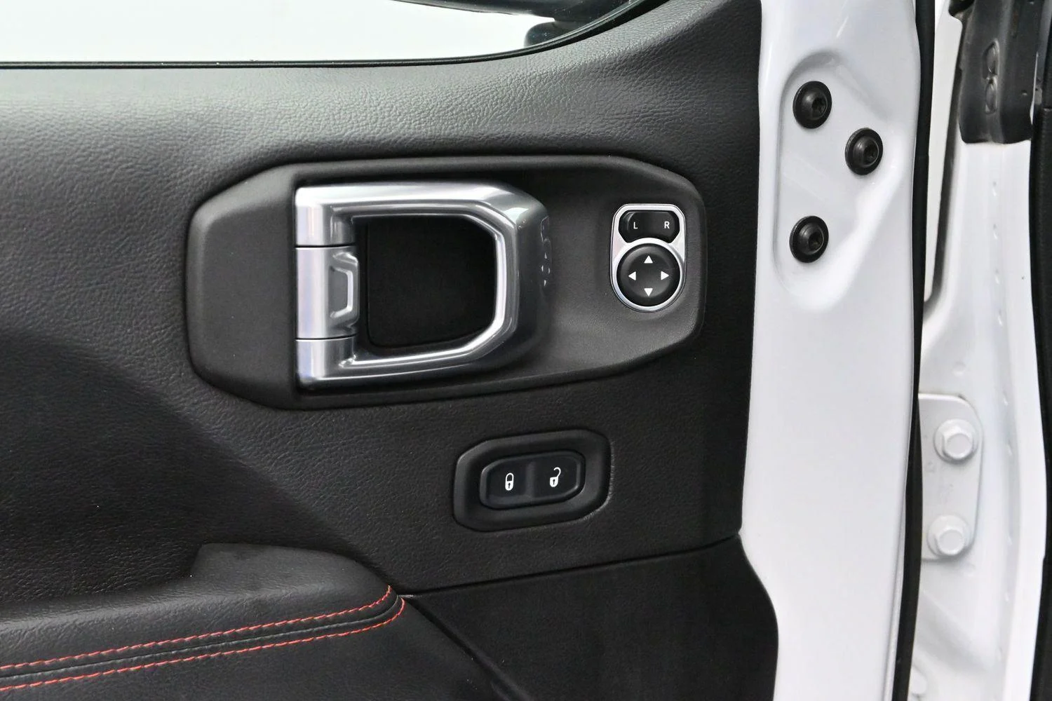 Used 2021  Jeep Rubicon image 11