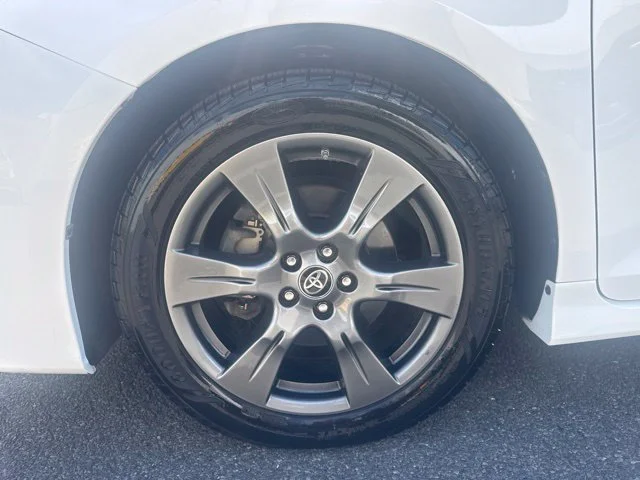 Used 2020 White Toyota SE image 9