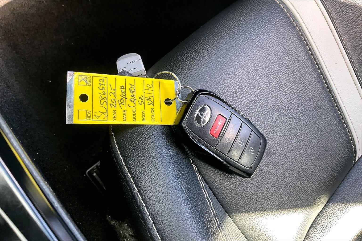 Used 2025 Ice Cap Toyota SE image 15