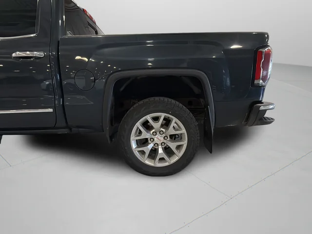 Used 2018 Gray GMC SLT image 31