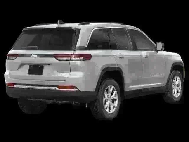 New 2025 Silver Zynith Exterior Paint Jeep Laredo X image 2