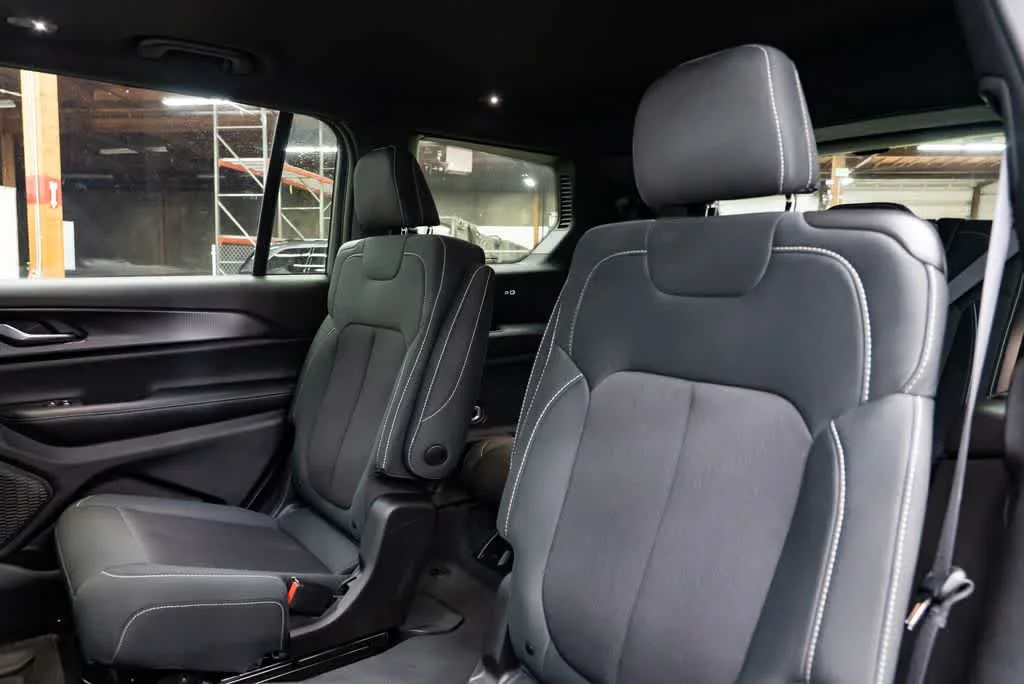 Used 2025 Bright White Clearcoat Jeep Laredo X image 27