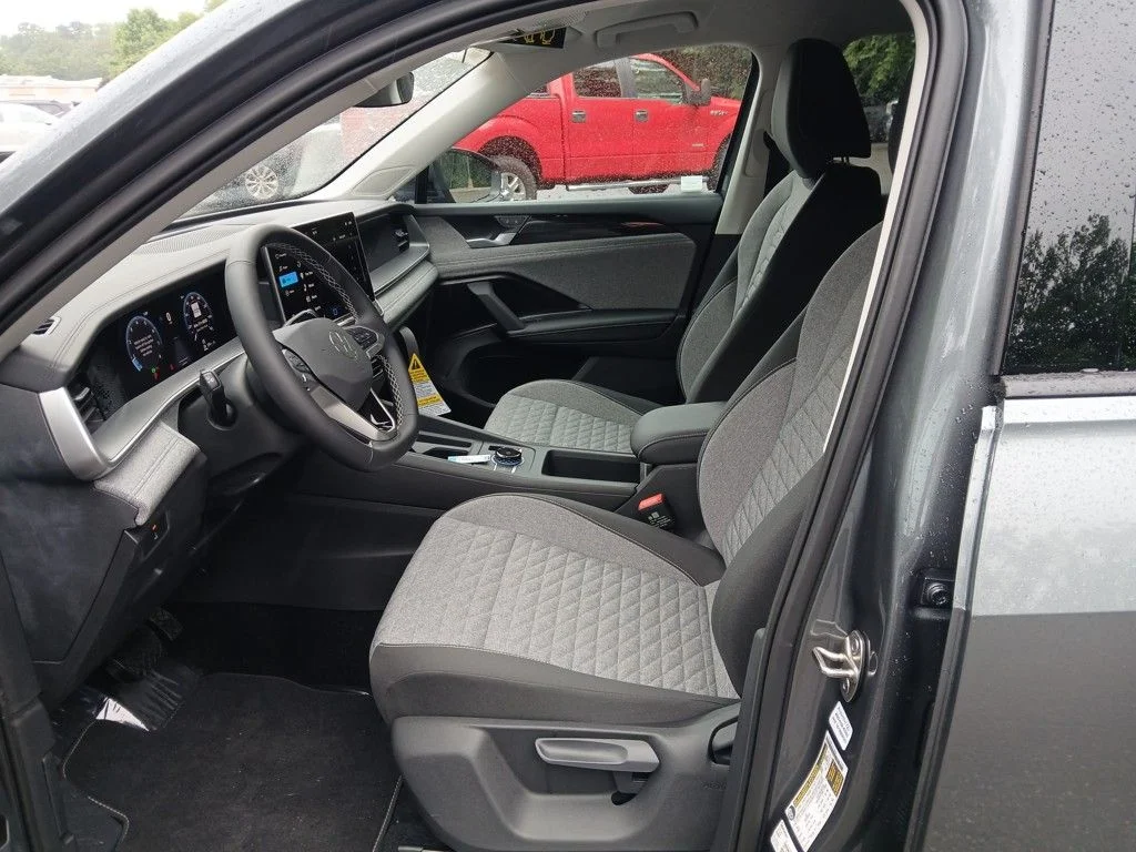 2025 Volkswagen Tiguan S - Photo 10