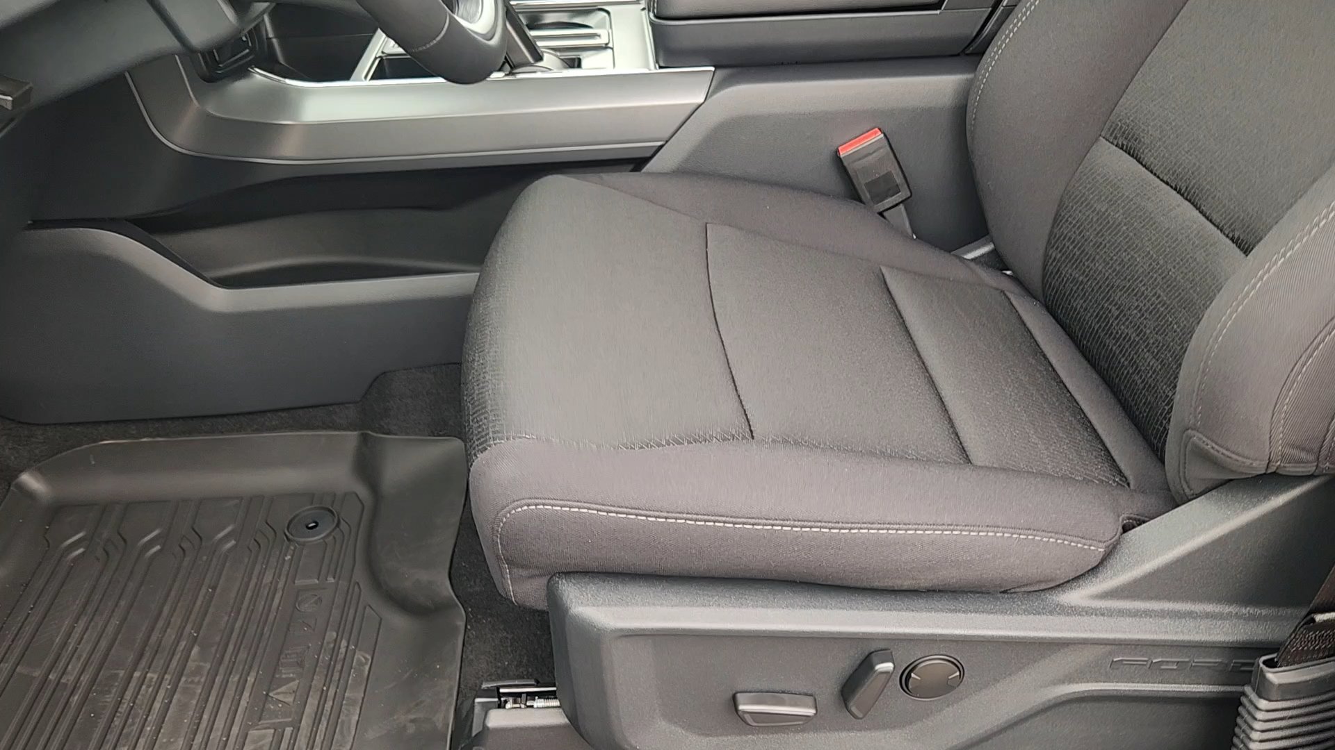 New 2026 Agate Black Metallic Ford XLT image 19