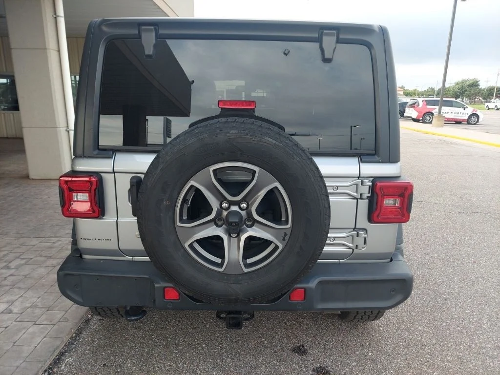 Used 2018 Silver Jeep Unlimited Sport S image 6