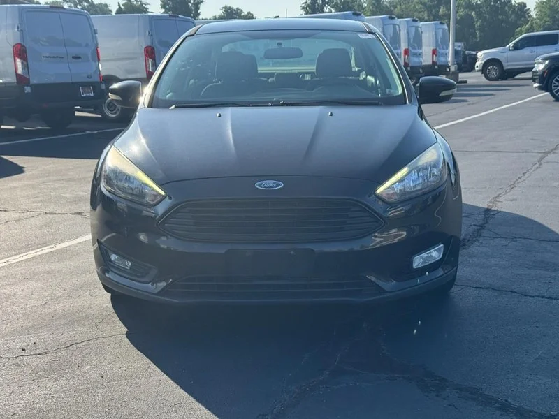 Used 2017 Shadow Black Ford SE image 10