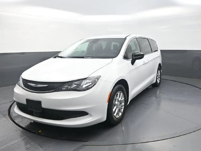 New 2027 Bright White Clear-Coat Paint Chrysler LX image 4