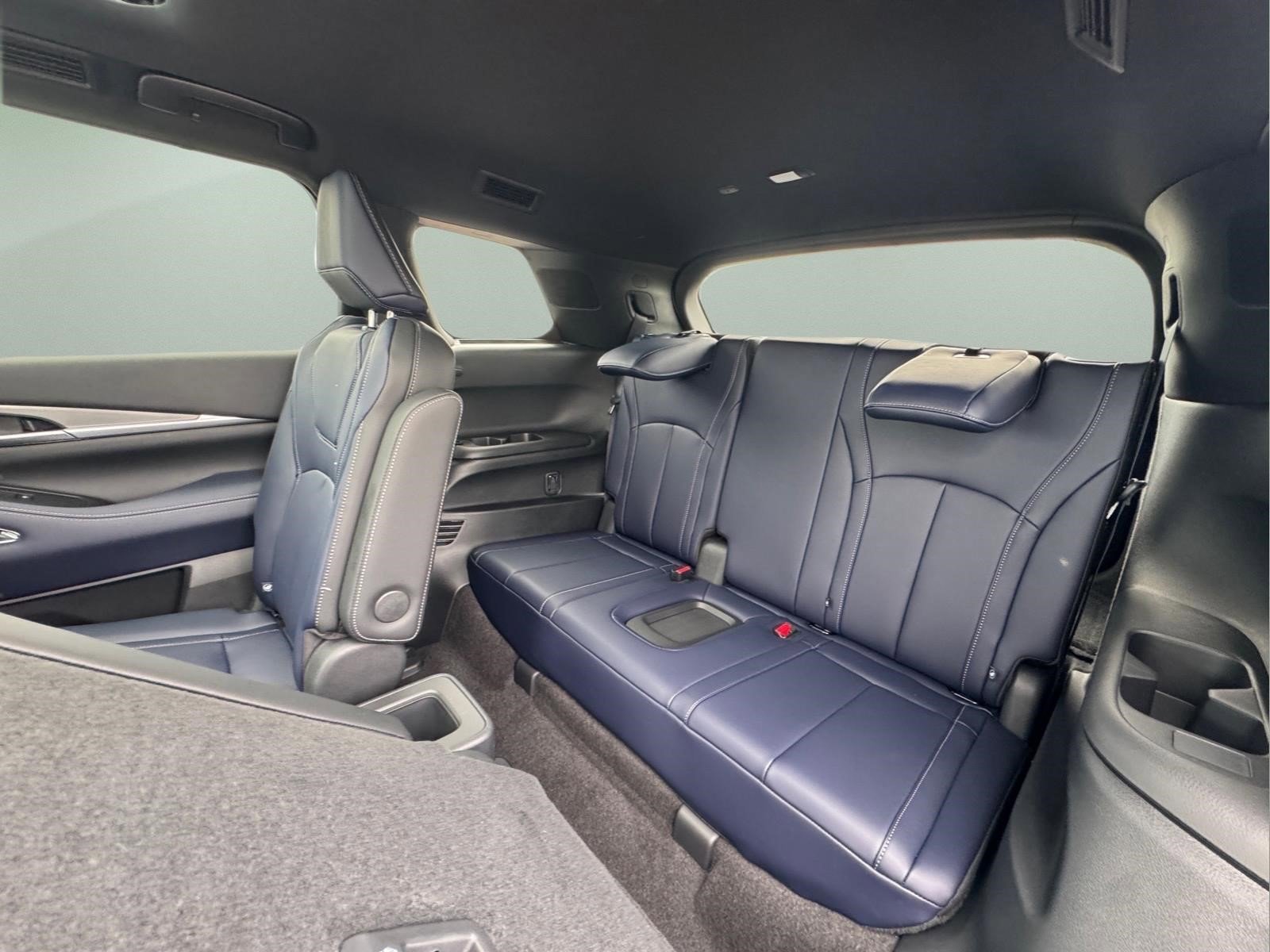 New 2027 RADIANT WHITE INFINITI Sport AWD image 15