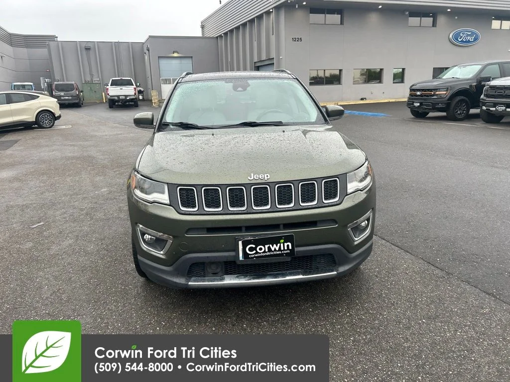 Used 2018 Olive Green Pearlcoat Jeep Limited image 3