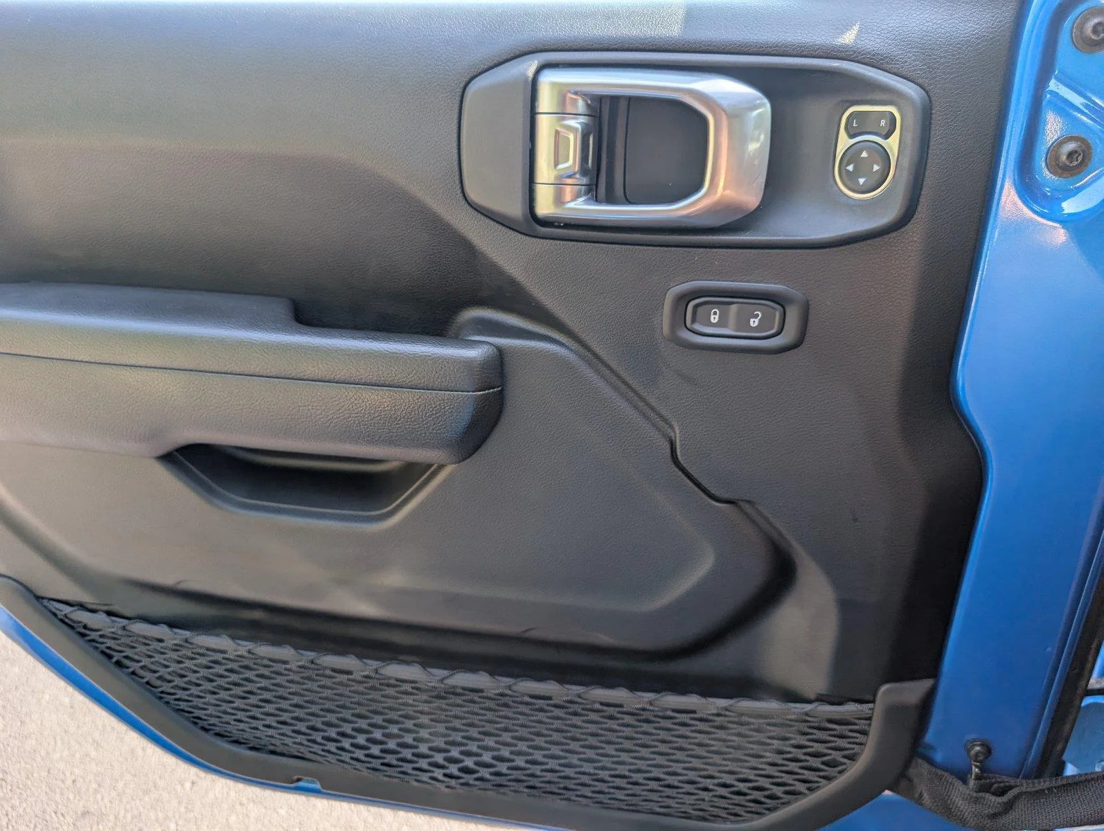 Used 2023 Hydro Blue Pearlcoat Jeep Sport S image 19