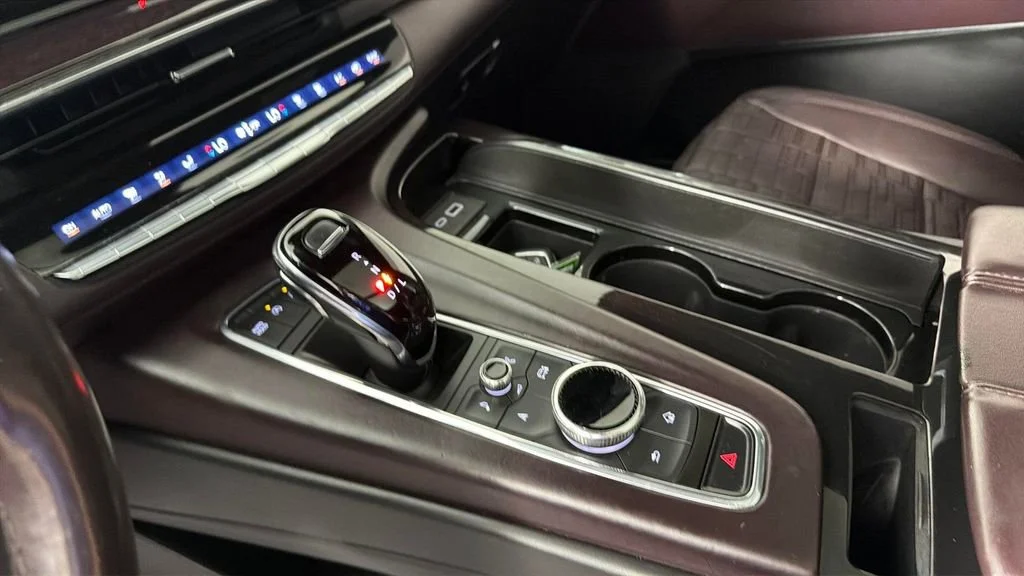 Used 2021 CRYSTAL WHITE TRICOAT Cadillac Sport Platinum image 24