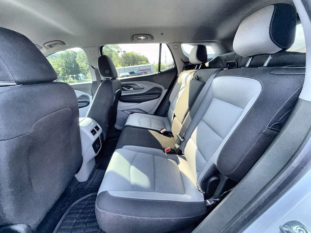 Used 2023 White GMC SLE image 23