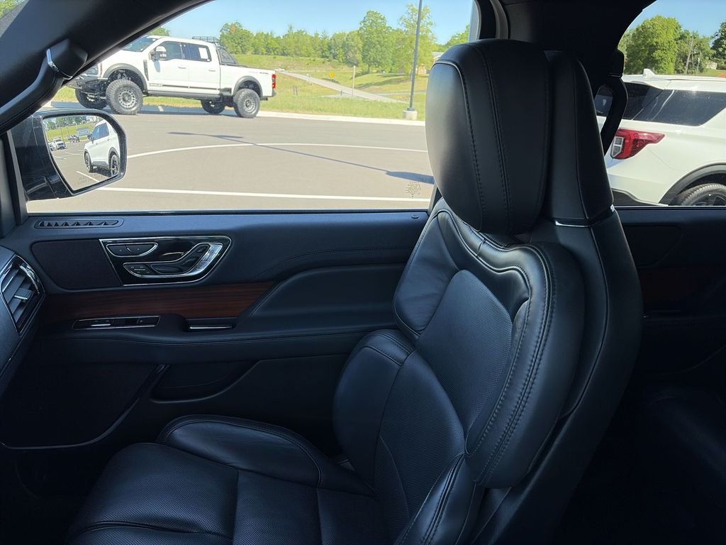 Used 2024 Black Lincoln Reserve image 23