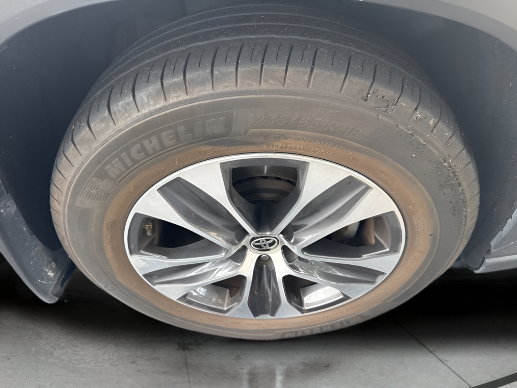 Used 2020 Gray Toyota XLE image 41