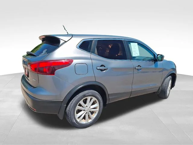 Used 2017 Gray Nissan S image 7