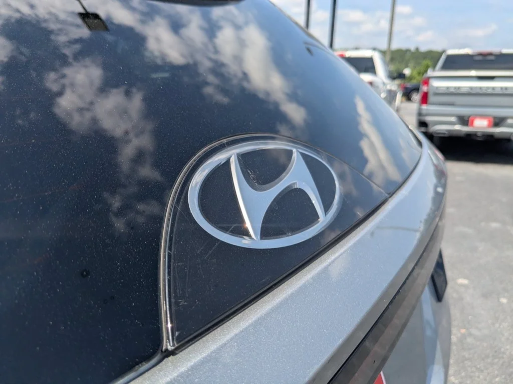 Used 2022 Shimmering Silver Hyundai SEL image 28