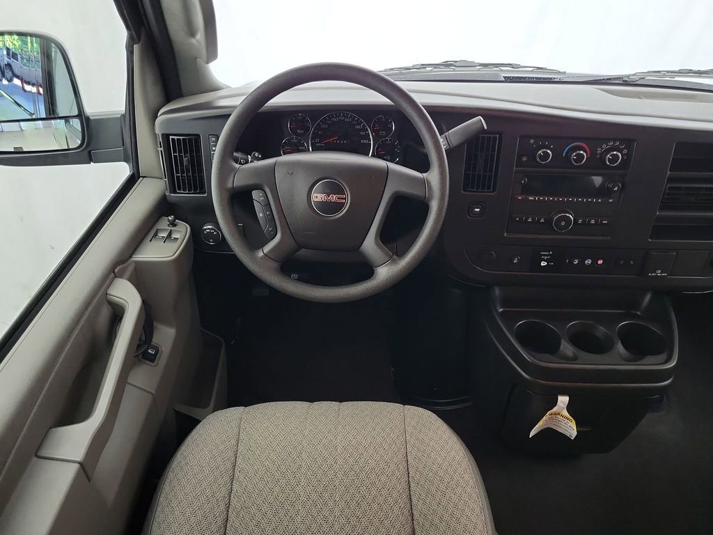 2025 GMC Savana Passenger LT - Photo 10