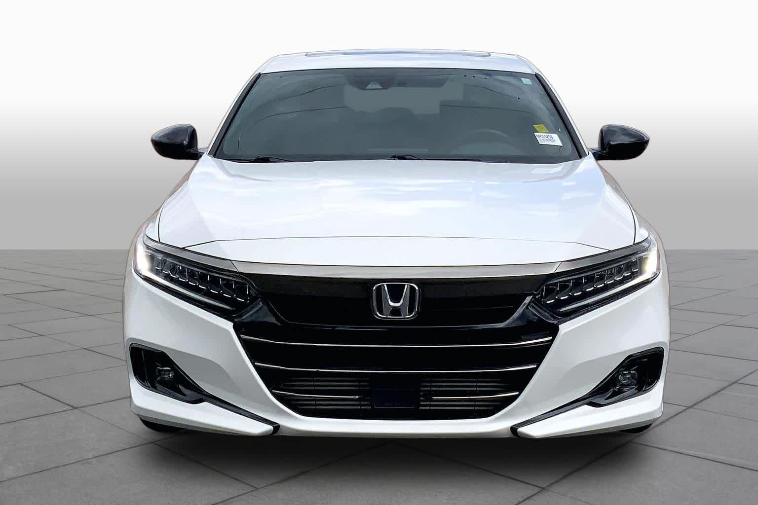 Used 2022 Platinum White Pearl Honda Sport image 4