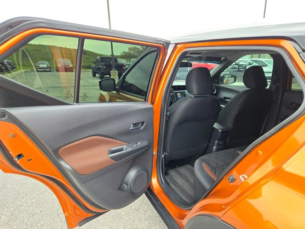 Used 2020 Orange Nissan SR image 23