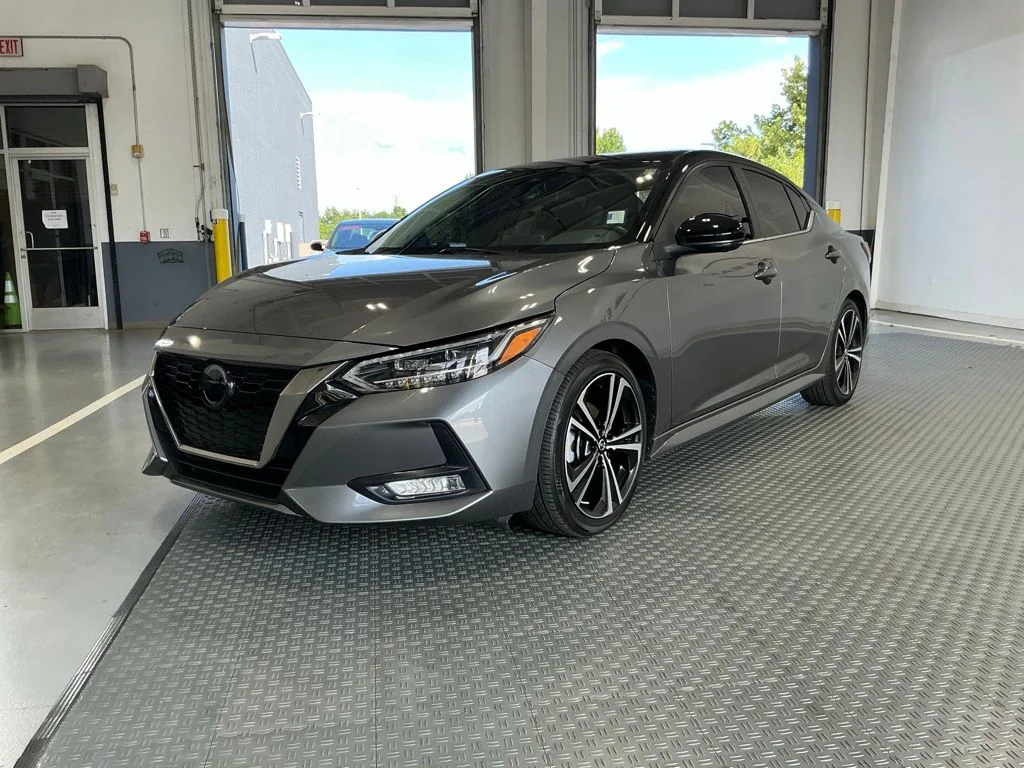 Certified Used 2022 Gun Metallic/Super Black Nissan SR image 2