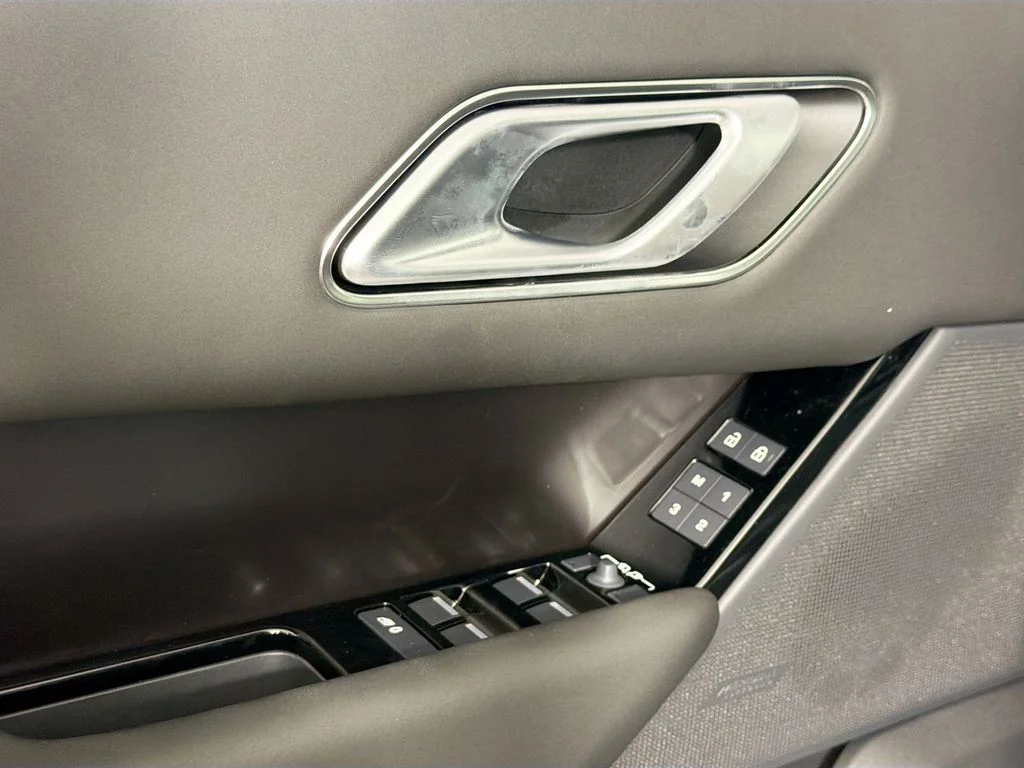 New 2026 Varesine Blue Land Rover Dynamic SE image 18