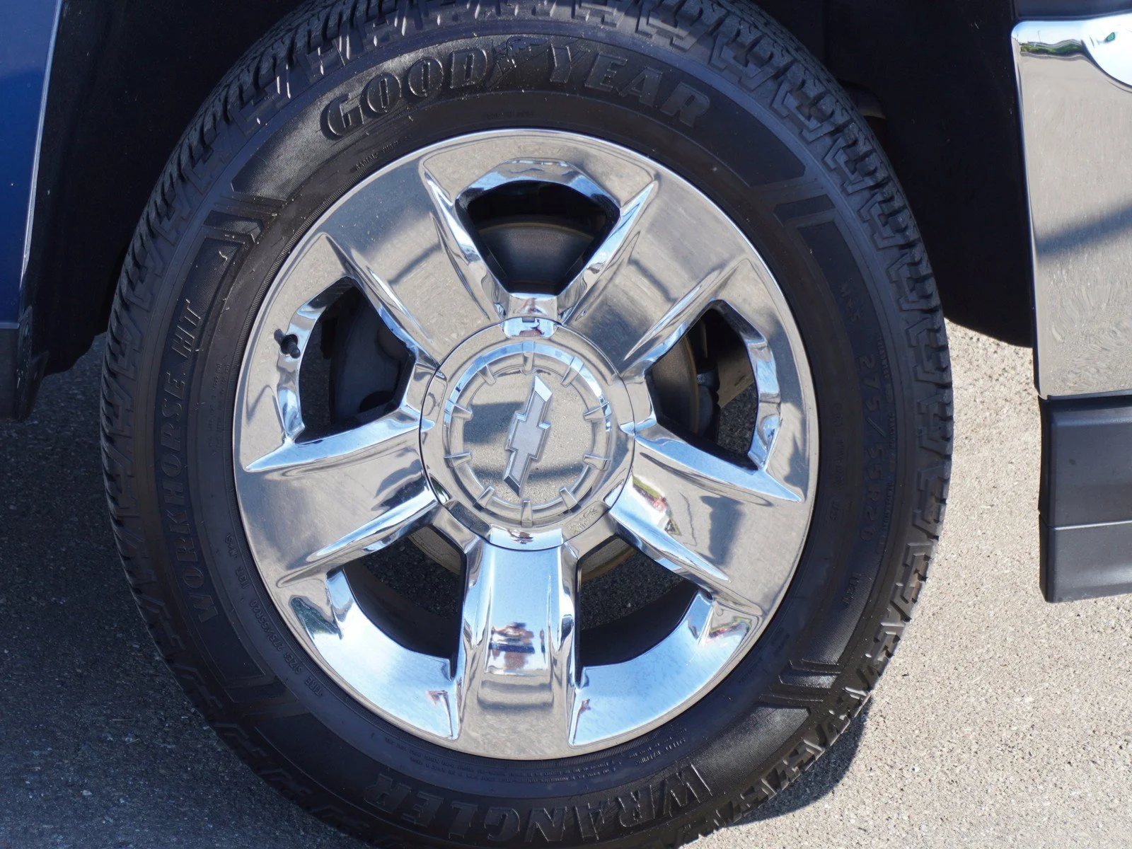 Used 2018 Deep Ocean Blue Metallic Chevrolet LTZ image 5
